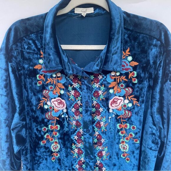 Easel Blue Crushed Velvet Embroidered Floral Patchwork Tunic Dress (1X) - Picture 5 of 13